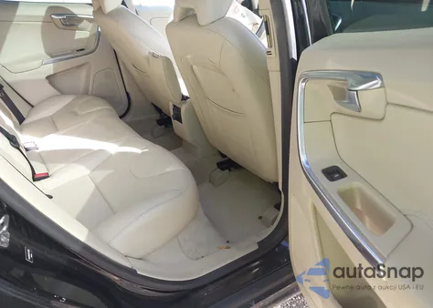 2015 Volvo Xc60 T5/T5 Premier z USA, uszkodzony, nr VIN YV4612RK9F2738168